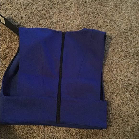 Kendall and kylie blue plunge crop top size small - Picture 3 of 4